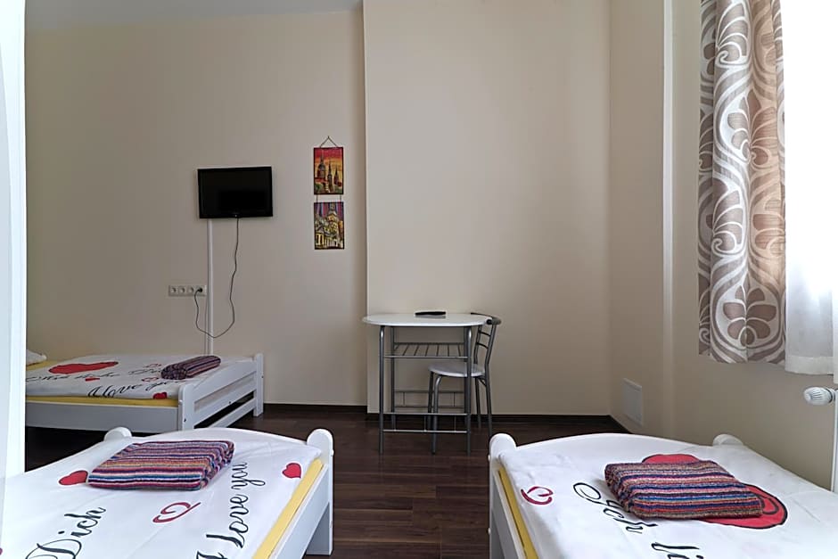 Happy Hotel