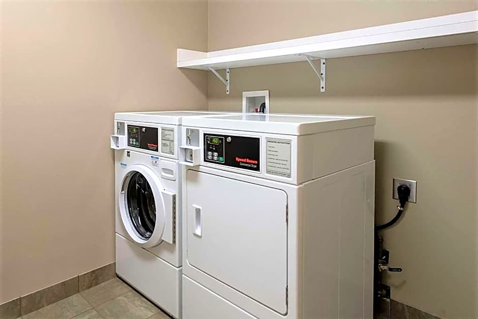 AmeriVu Inn and Suites - Chisago City