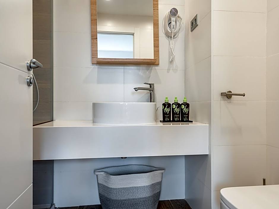 Limehome Barcelona Carrer de Fontcoberta - Digital Access