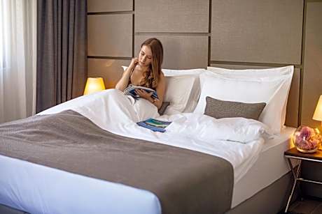 One-Bedroom Apartment with Balcony