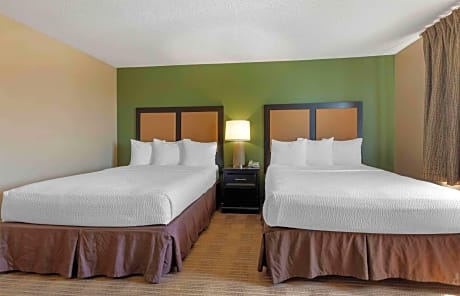 Deluxe Studio with Two Queen Beds - Non-Smoking