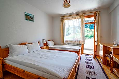 Triple Room with Garden View