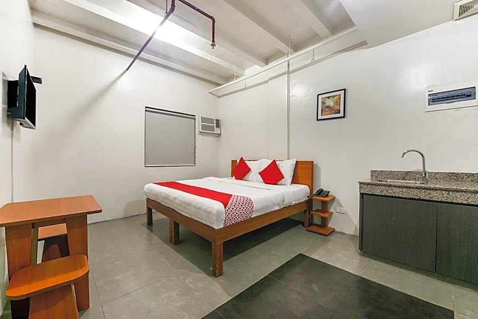 OYO 136 Regal Residences