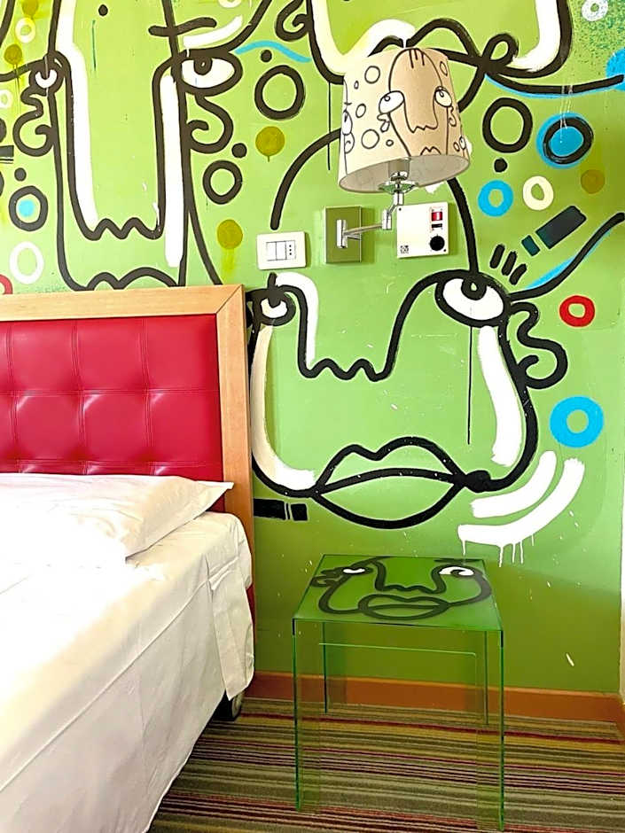 LH Hotel Arca Street Art