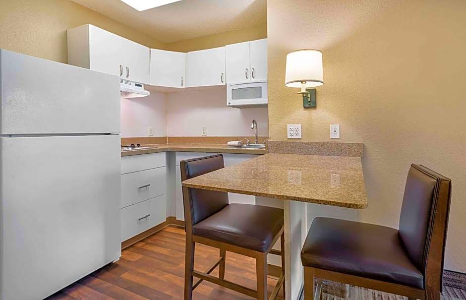 Extended Stay America Suites - Newark - Woodbridge