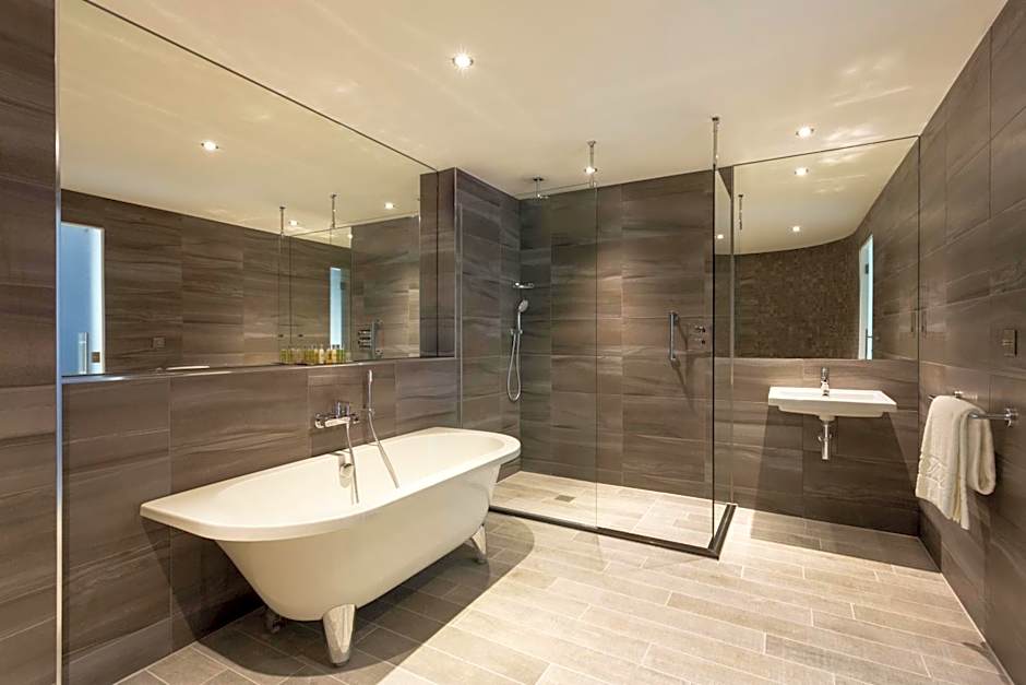 DoubleTree by Hilton Edinburgh - Queensferry Crossing