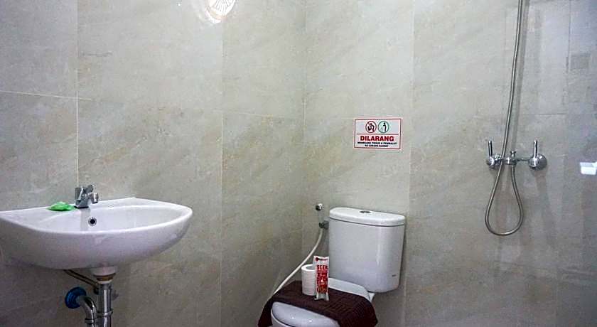 RedDoorz near Araya Family Club House