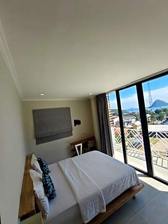 Deluxe Suite with Sea View