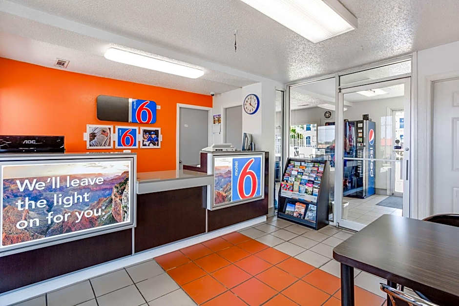 Motel 6 Fayetteville, AR