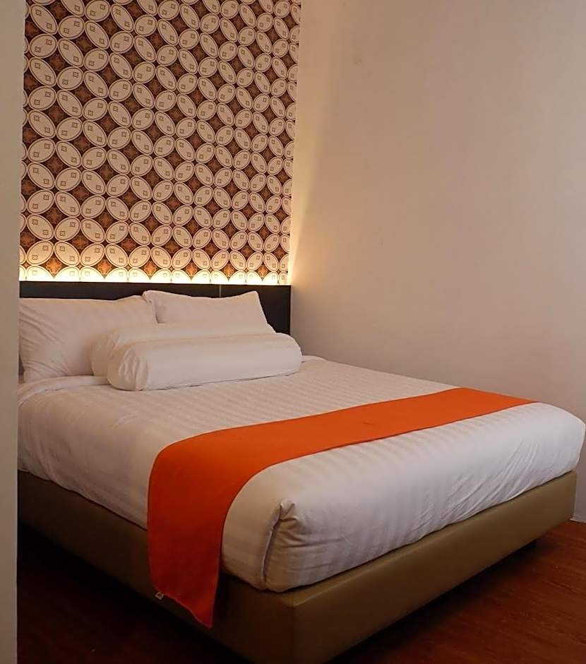 Front One Boutique Tugu Muda Semarang