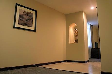 1 King Microwv/Fridge/Wet Bar Studio Suite Ns
