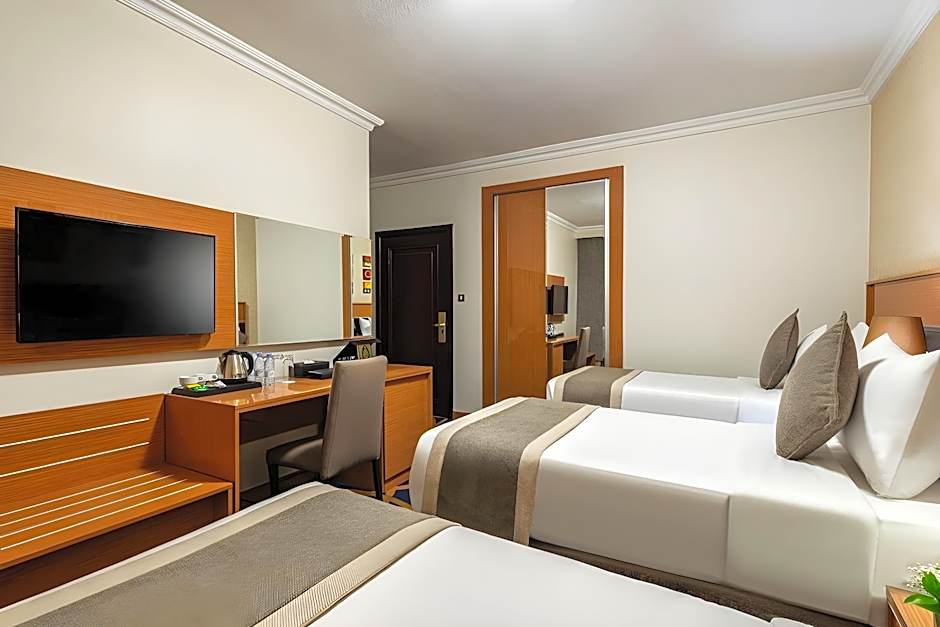 Golden Tulip Al Shakreen