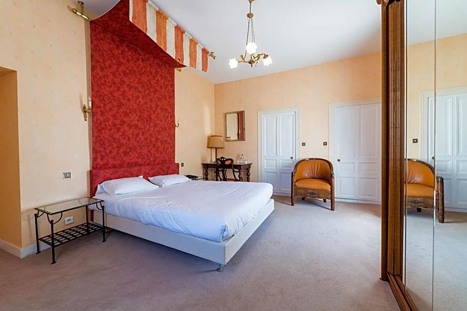 Hotel The Originals Château de Perigny