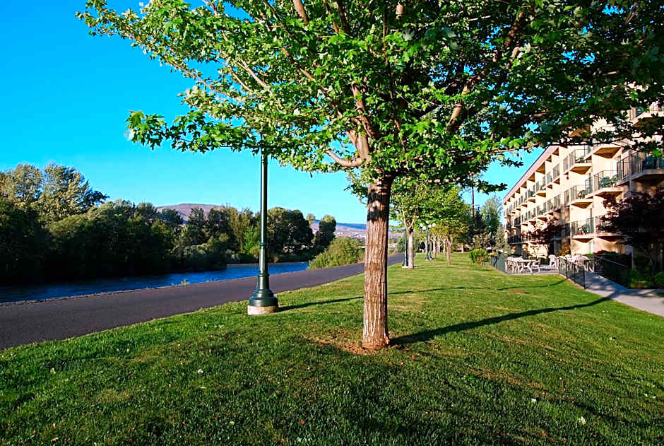 Oxford Suites Yakima