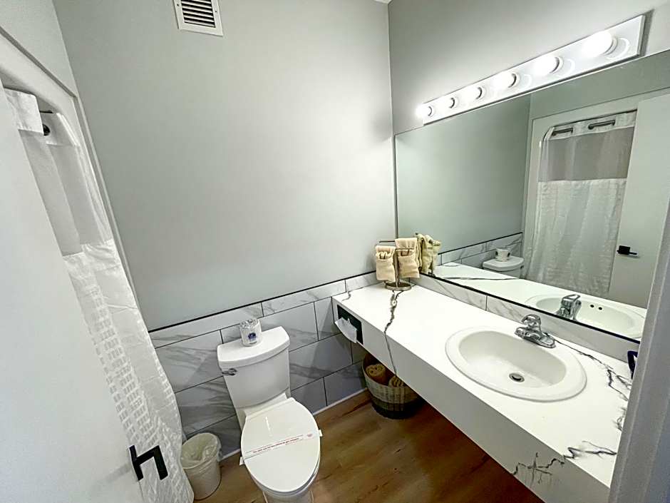 Lake Bluff Inn and Suites