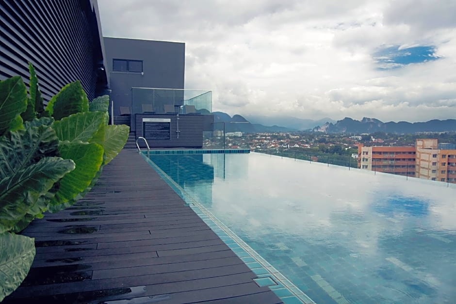 M ROOF HOTEL & RESIDENCES