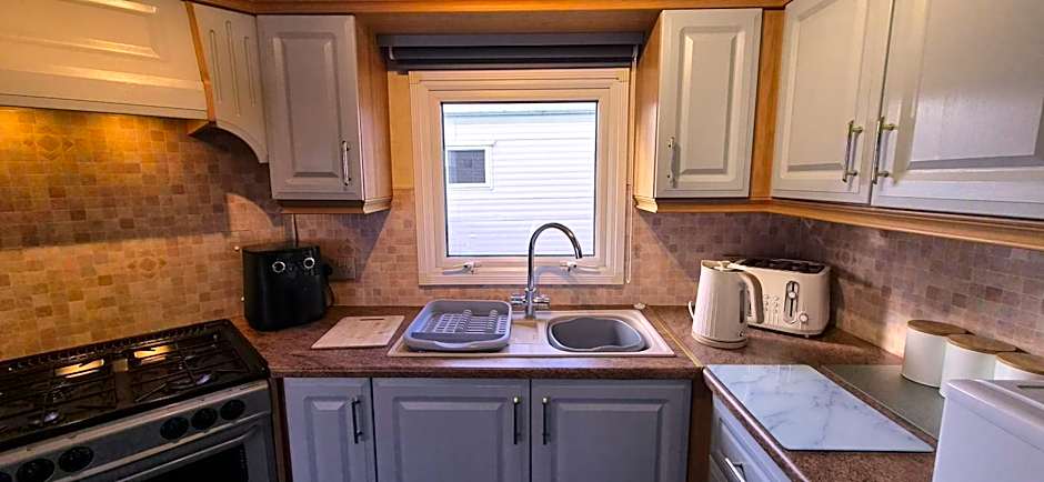 MOLLIES DEN 2 8 Berth 3 Bedrooms The Grange Holiday Park INGOLDMELLS
