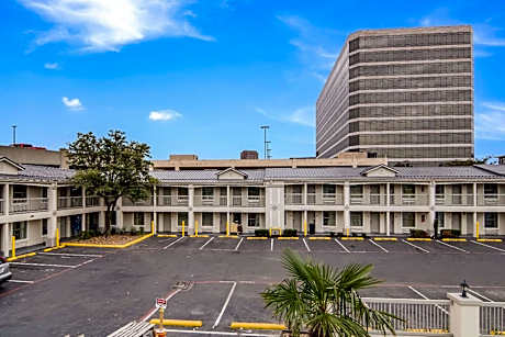 Quality Inn & Suites Dallas-Cityplace
