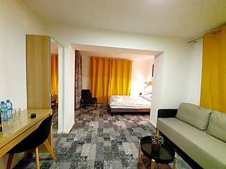 Suite with Balcony and Mountain View