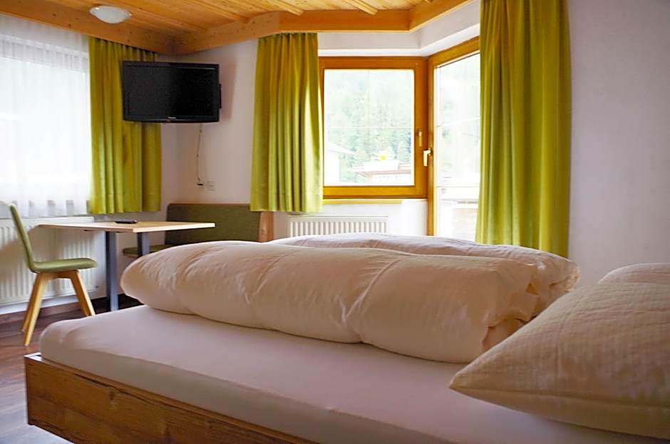 Photo 1 of 6 of Double Room