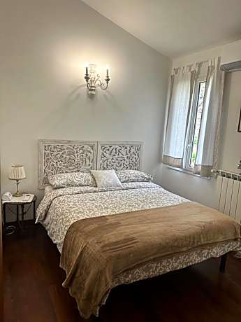 Single Room with Private External Bathroom