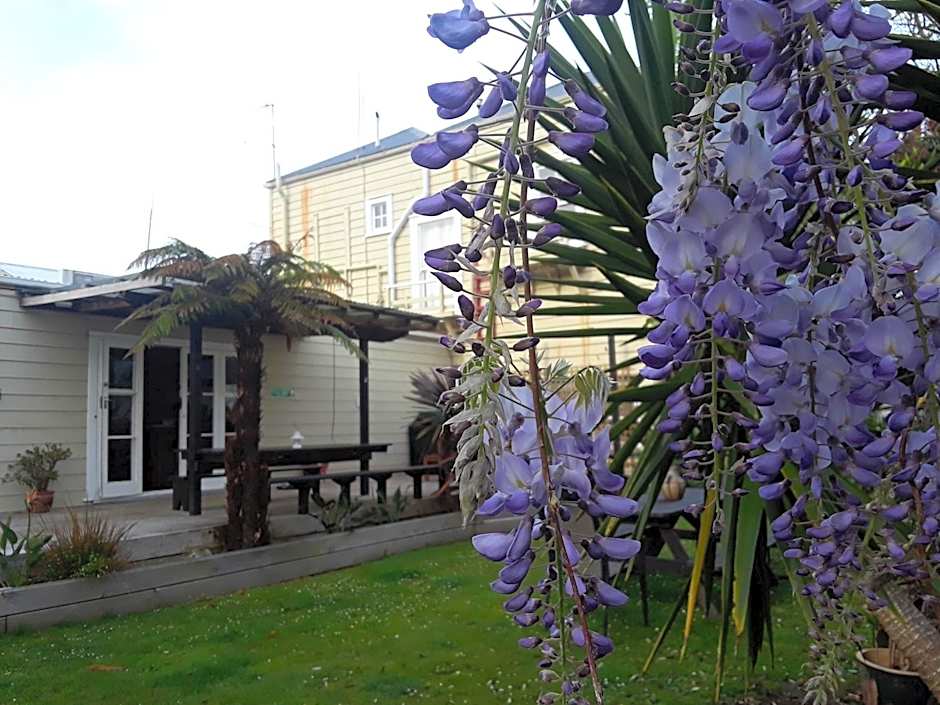 Lady Bowen Bed & Breakfast