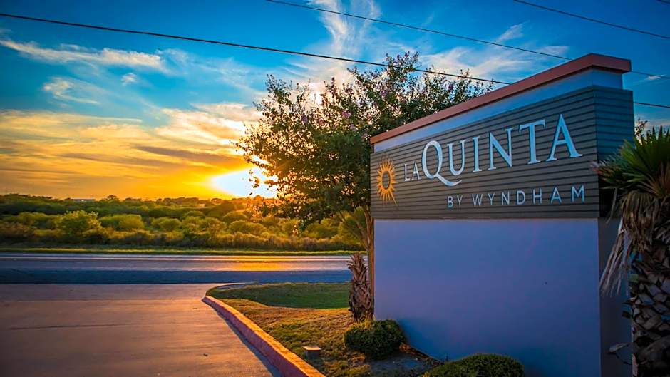 La Quinta Inn & Suites by Wyndham Karnes City