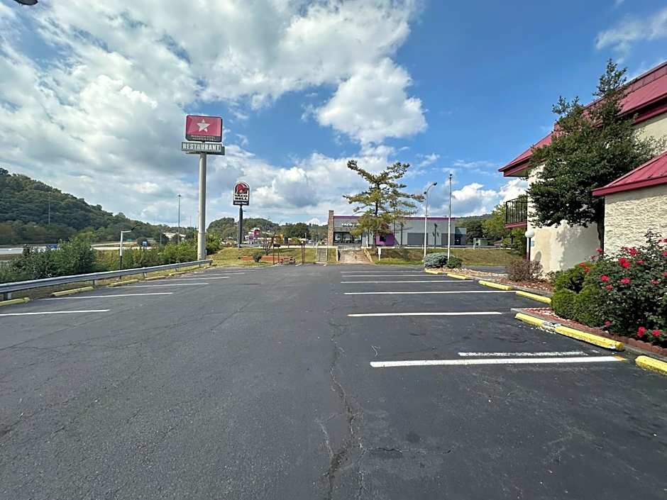 Hotel Red Rose by Townhouse Covington I-64