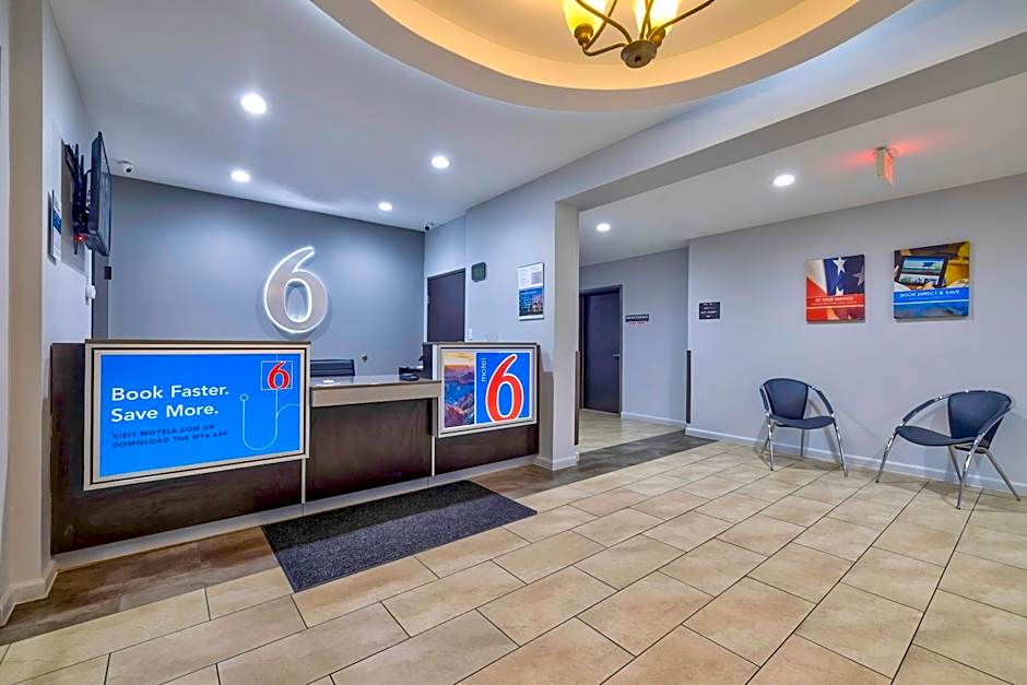 Motel 6 Texas City I-45