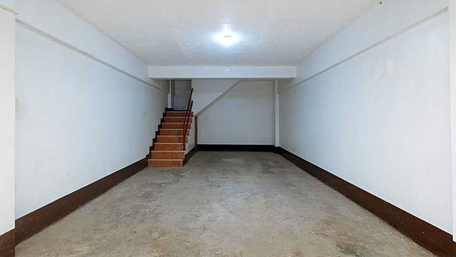 RedDoorz @ Sun Miles Hotel