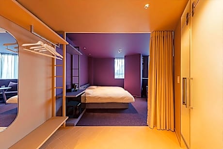 Purple Room - Accessible