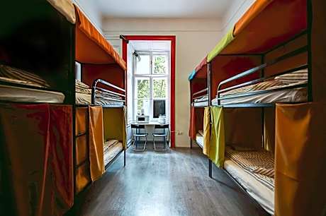 Bed in 8-Bed Mixed Dormitory Room