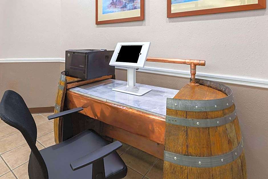 Baymont Inn and Suites by Wyndham Farmington, MO