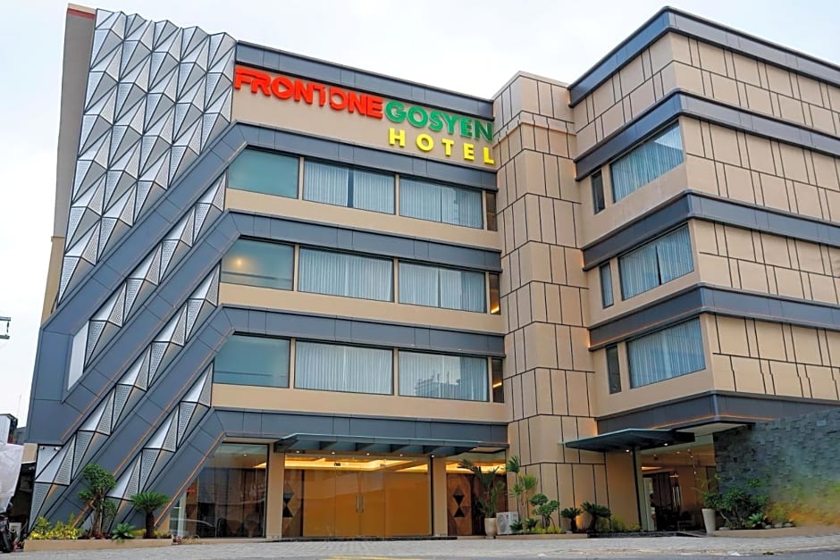 Front One Gosyen Hotel Salatiga