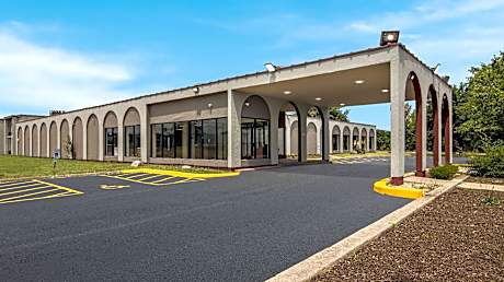 HomeTowne Studios & Conference Center Chicago - N Aurora Naperville