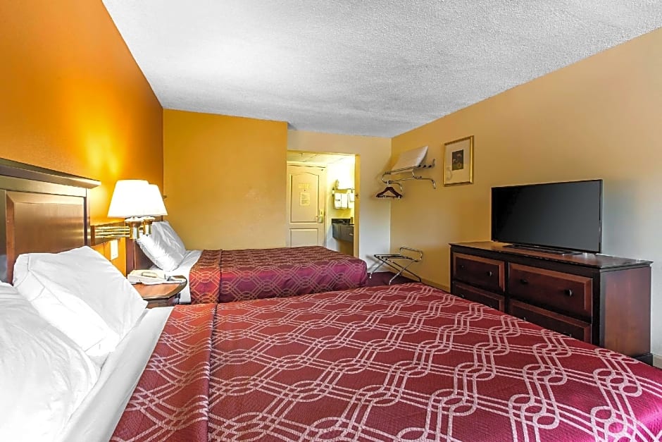 Econo Lodge At Six Flags