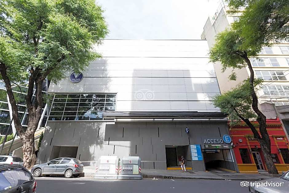 Recoleta Uriburu by Ayres