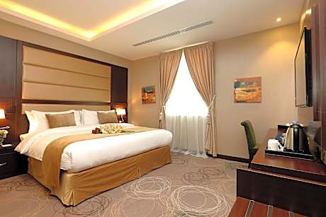 Handicap Deluxe King Room