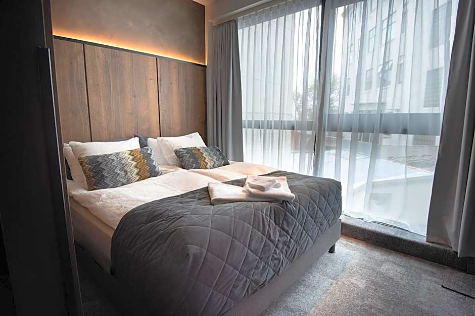 B14 Apartments & Rooms