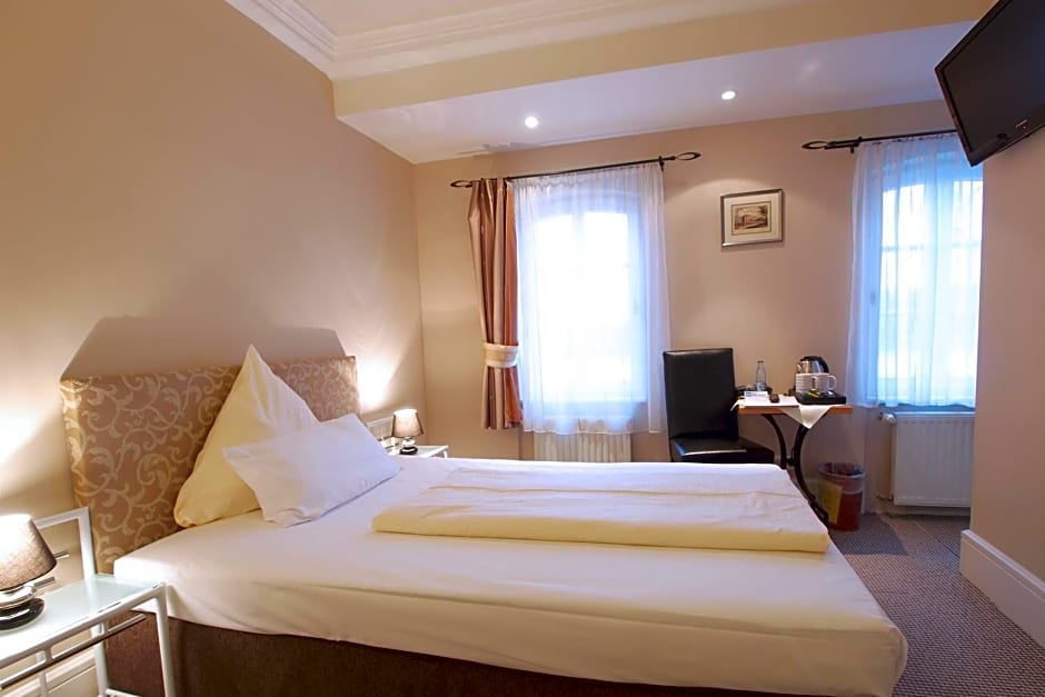 Hotel Am Schloss Biebrich