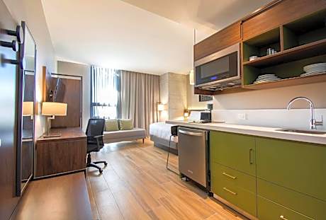 Queen Studio Suite