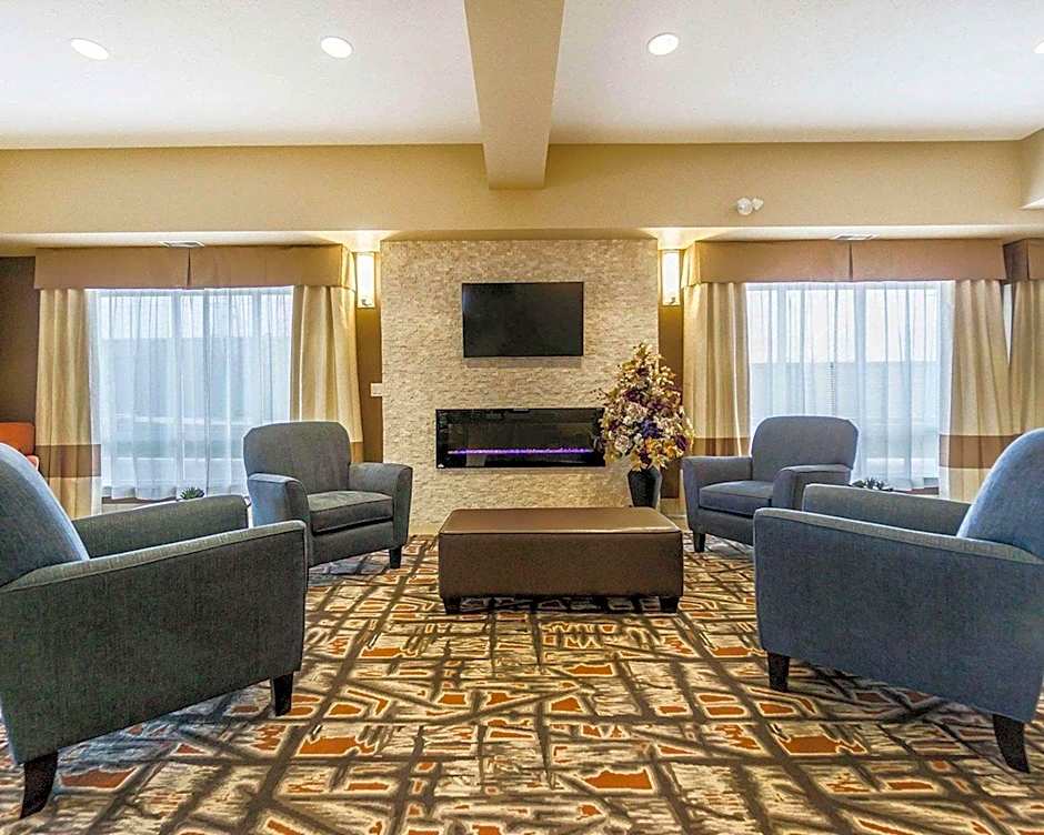 Comfort Inn & Suites Edmonton International Airport