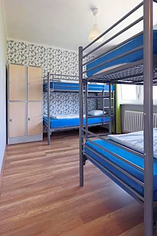 10-Bed Mixed Dormitory Room
