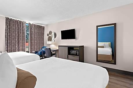 Queen Room with Two Queen Beds - Non-Smoking