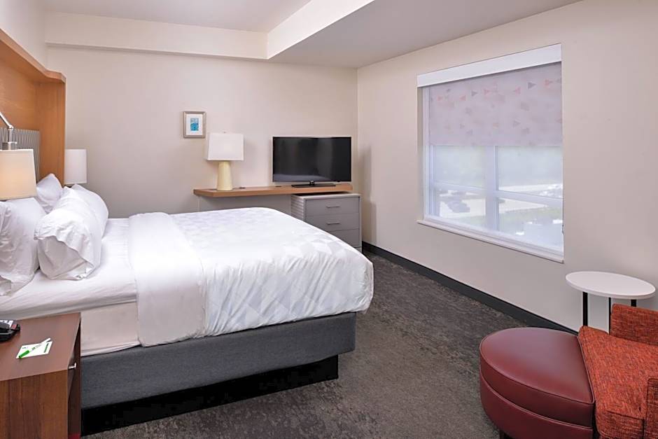 Holiday Inn & Suites Farmington Hills - Detroit NW, an IHG Hotel By IHG