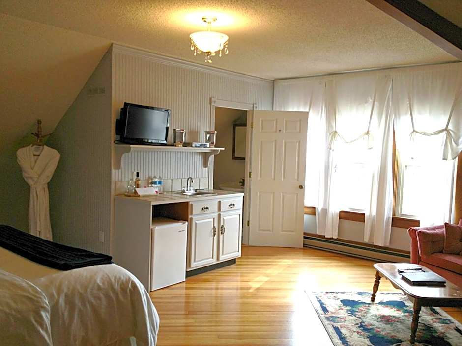 The Inn at Ragged Edge