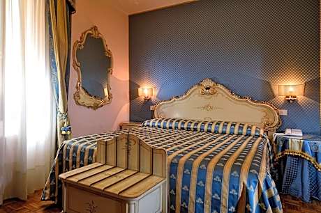 Twin Classic Room