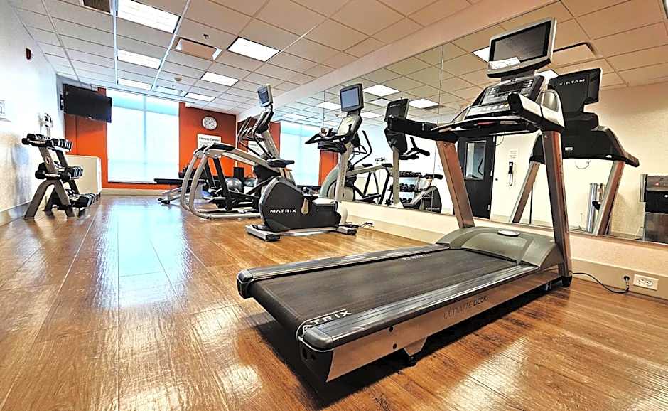 Holiday Inn Express & Suites Overland Park By IHG