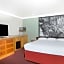 Upper Lake Inn & Suites