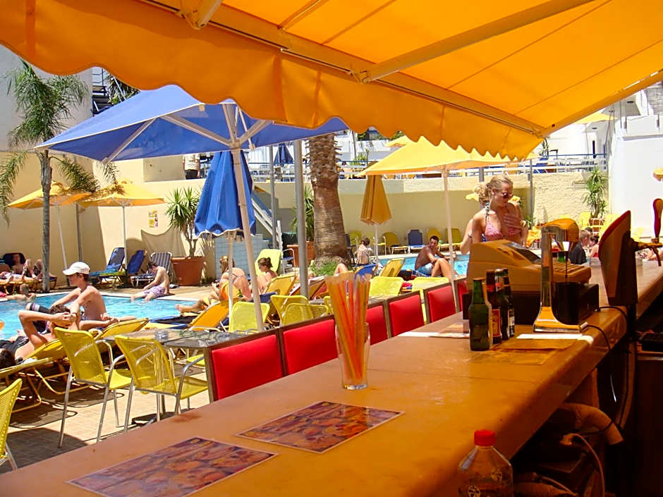 Kassavetis Center - Hotel Studios & Apartments